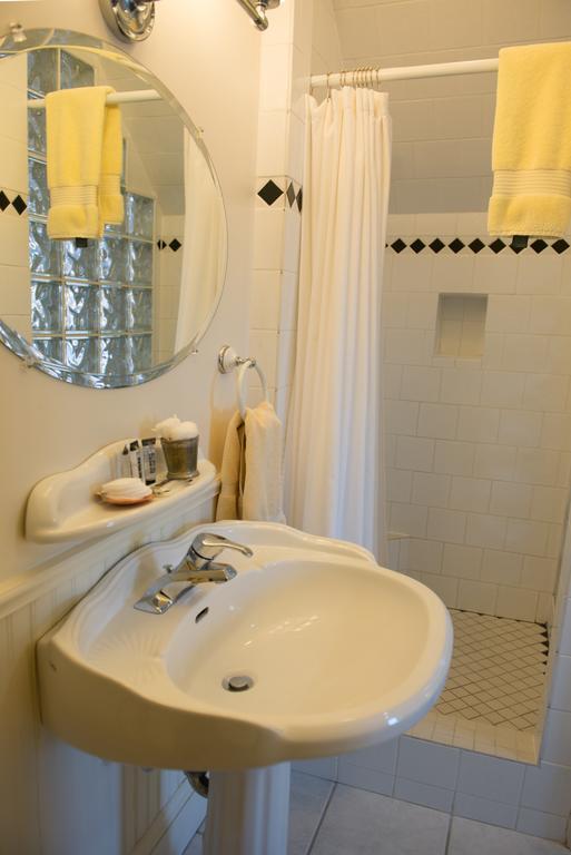 Dunlop Inn Baddeck Inlet Extérieur photo